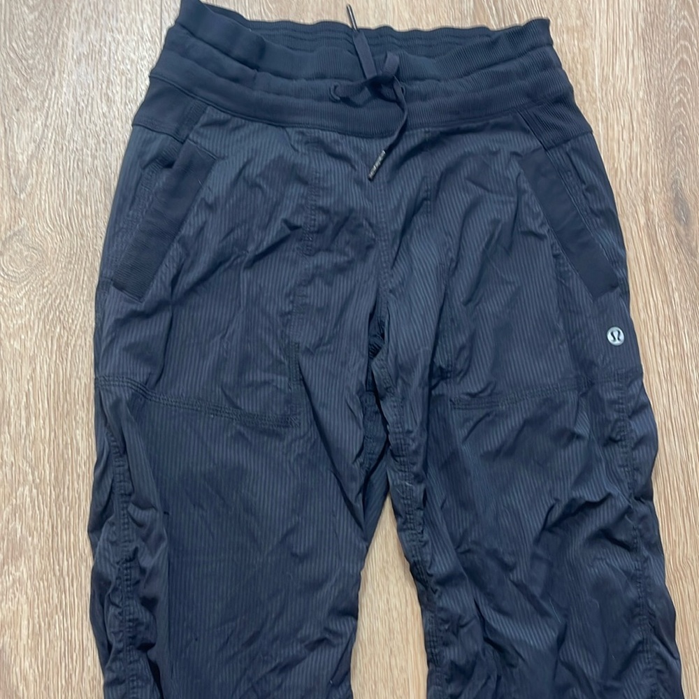 Lulu Lemon Dance Studio Mid Rise Cropped Studio Pants Size 2 Black